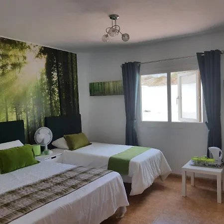 Habitación en casa particular Room With A View Güime